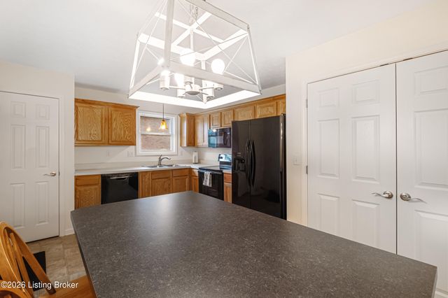 411 Wood Springs Rd, La Grange, KY 40031