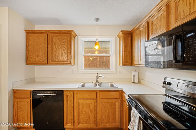 411 Wood Springs Rd, La Grange, KY 40031