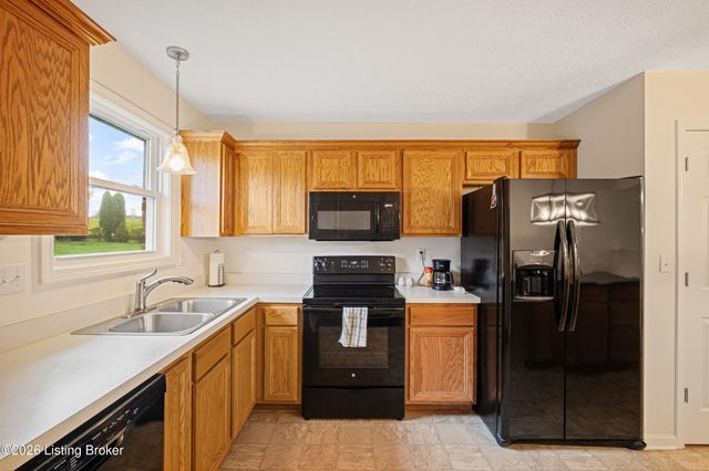 411 Wood Springs Rd, La Grange, KY 40031