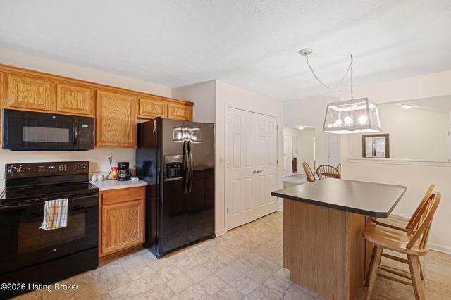 411 Wood Springs Rd, La Grange, KY 40031