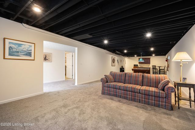 411 Wood Springs Rd, La Grange, KY 40031