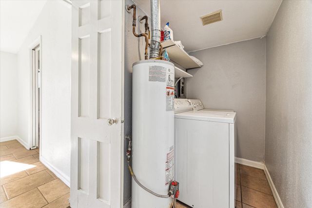 5125 Maple Street, Bellaire, TX 77401