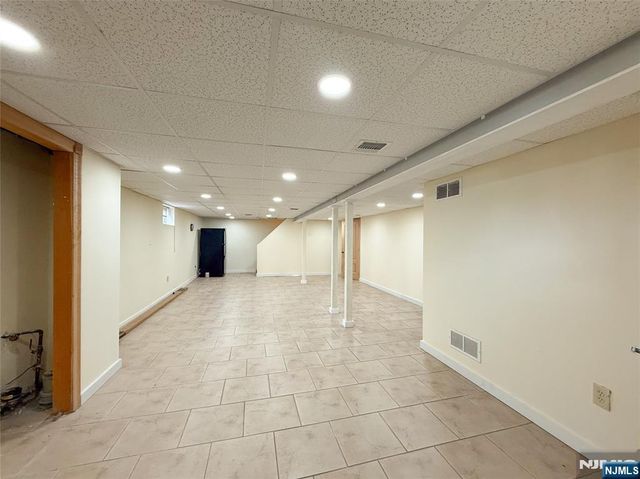 39-05 Knott Terrace, Fair Lawn, NJ 07410
