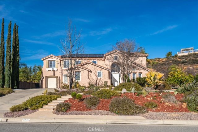 952 Creek View, Redlands, CA 92373