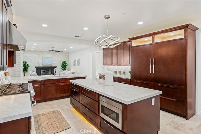 952 Creek View, Redlands, CA 92373