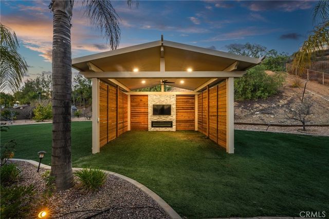 952 Creek View, Redlands, CA 92373