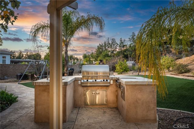 952 Creek View, Redlands, CA 92373