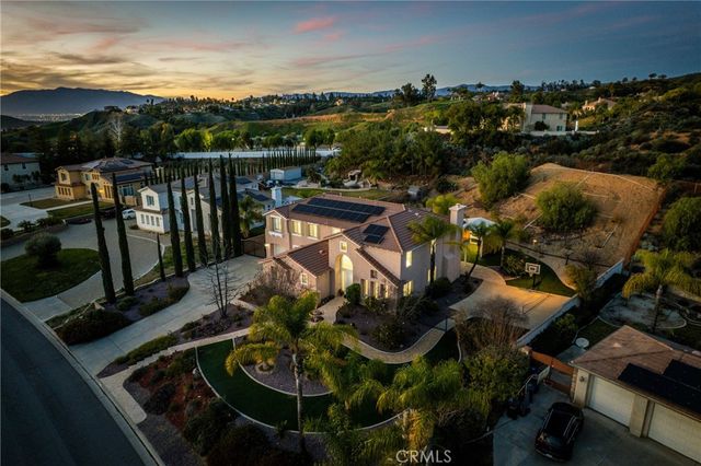 952 Creek View, Redlands, CA 92373