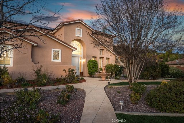 952 Creek View, Redlands, CA 92373