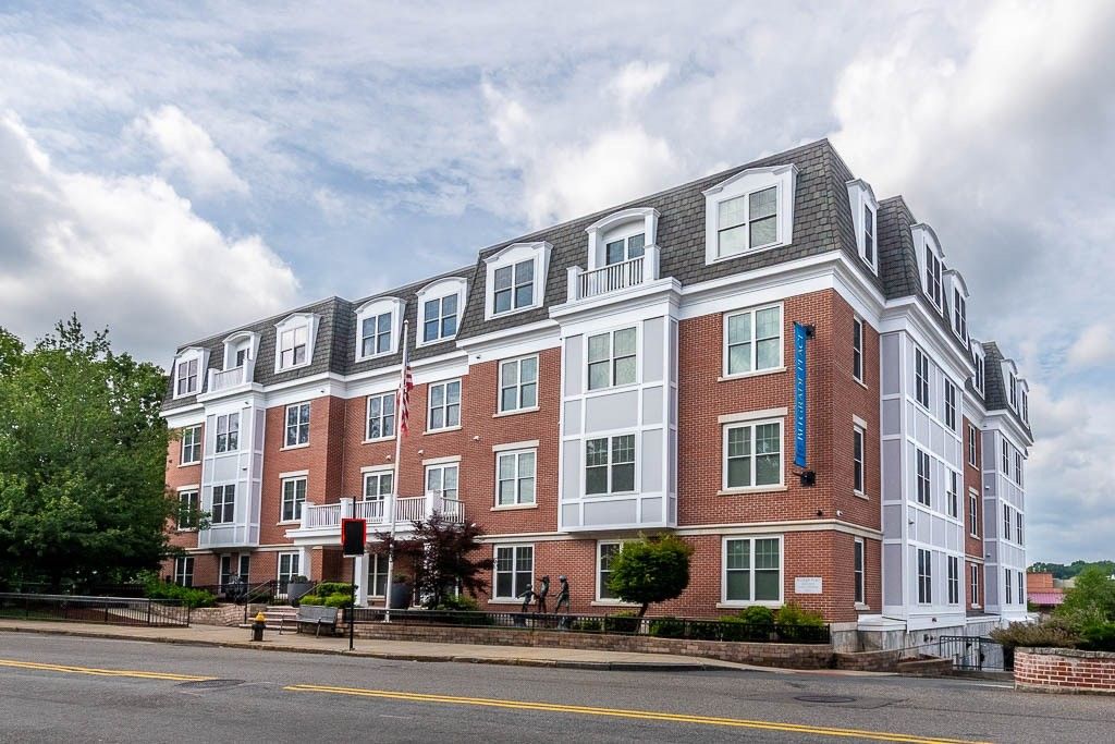 446 Belgrade Ave 408, Boston, MA 02132