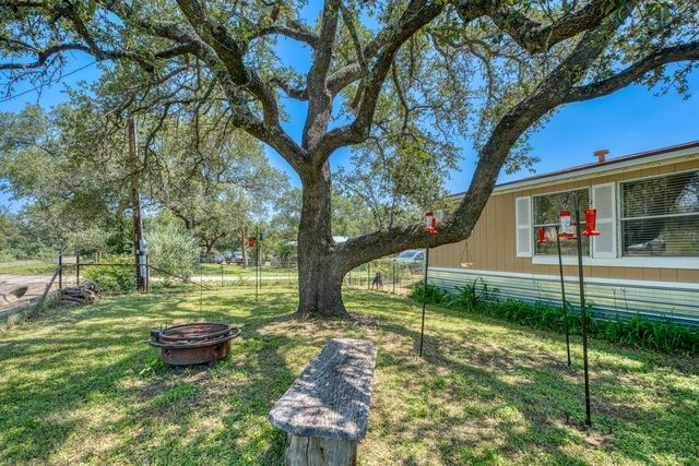 122 Heritage DR, Johnson City, TX 78636