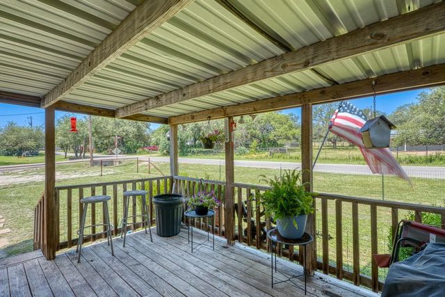 122 Heritage DR, Johnson City, TX 78636