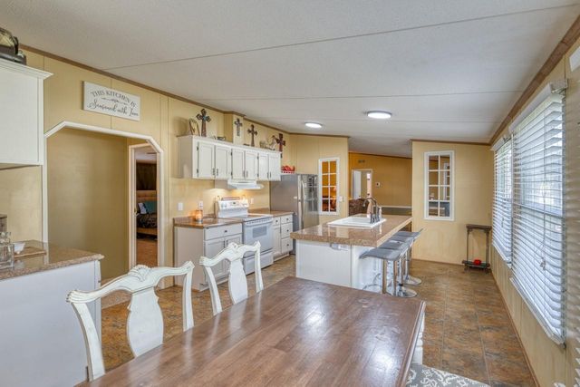 122 Heritage DR, Johnson City, TX 78636