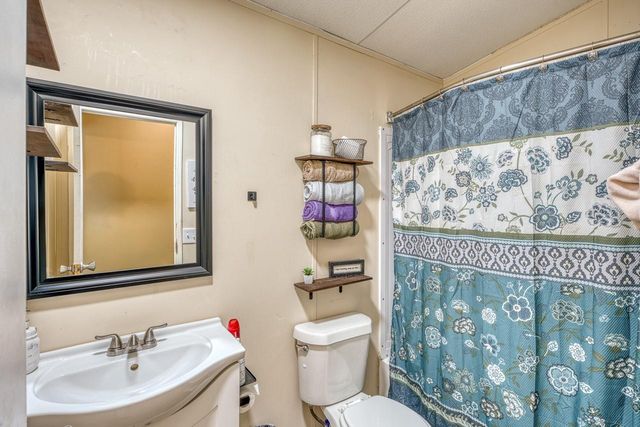 122 Heritage DR, Johnson City, TX 78636