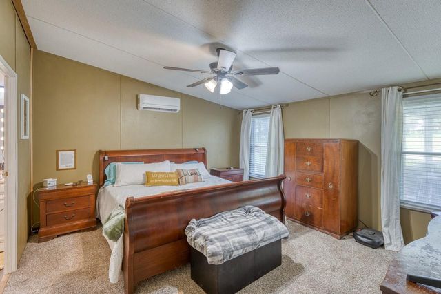 122 Heritage DR, Johnson City, TX 78636