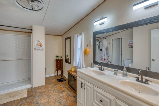 122 Heritage DR, Johnson City, TX 78636
