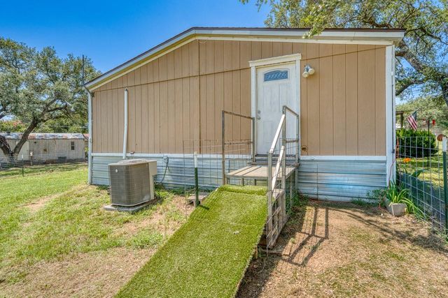 122 Heritage DR, Johnson City, TX 78636
