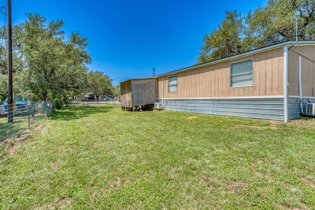 122 Heritage DR, Johnson City, TX 78636
