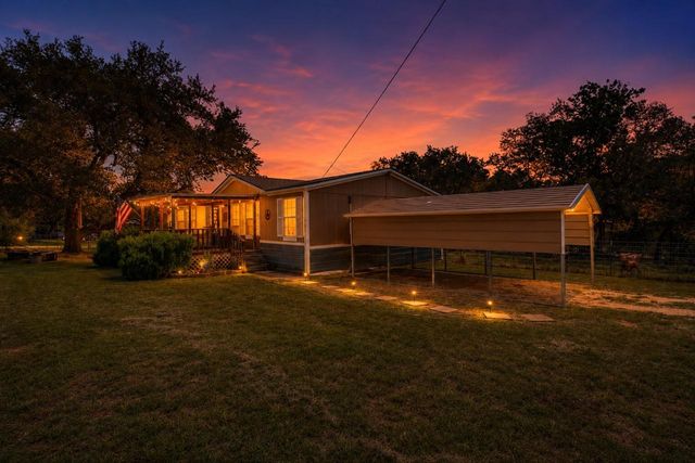 122 Heritage DR, Johnson City, TX 78636