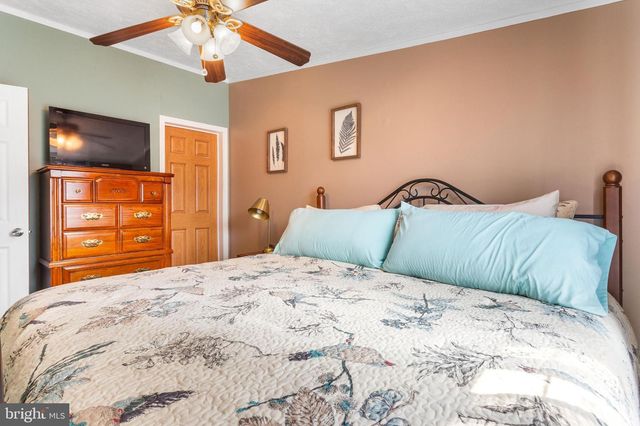 60 BROADWING DR, Hanover, PA 17331