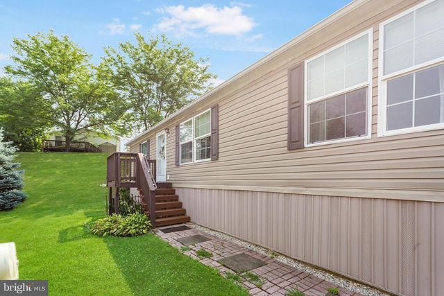 60 BROADWING DR, Hanover, PA 17331