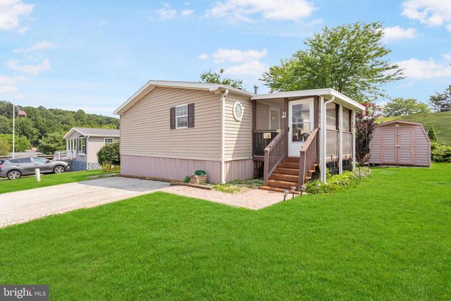 60 BROADWING DR, Hanover, PA 17331