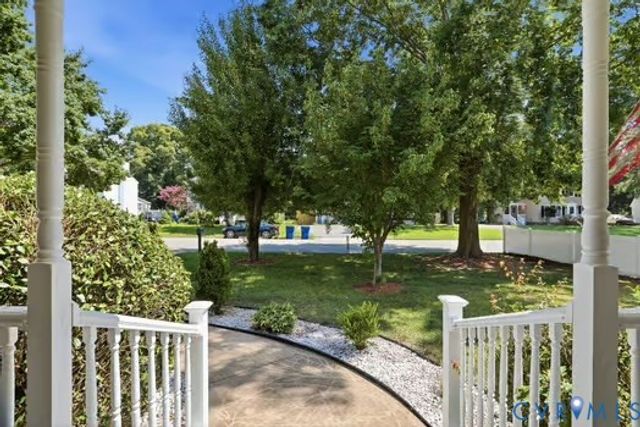 2804 Executive Dr, Chester, VA 23831