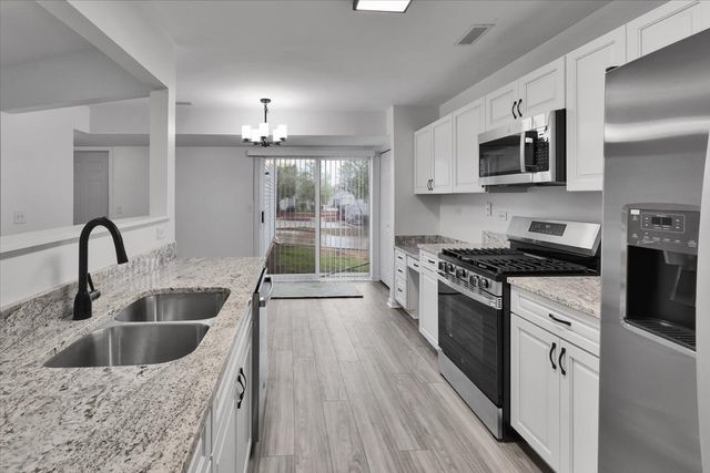 984 Four Seasons Boulevard, Aurora, IL 60504