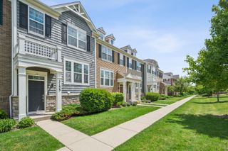 3155 CORAL Lane 33-5, Glenview, IL 60026
