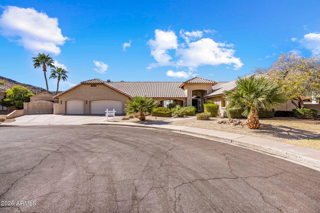 Image 1 of property listing at 12802 N 8TH Avenue, Phoenix, AZ 85029