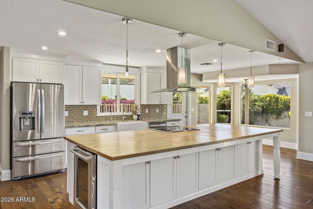 Image 10 of property listing at 12802 N 8TH Avenue, Phoenix, AZ 85029