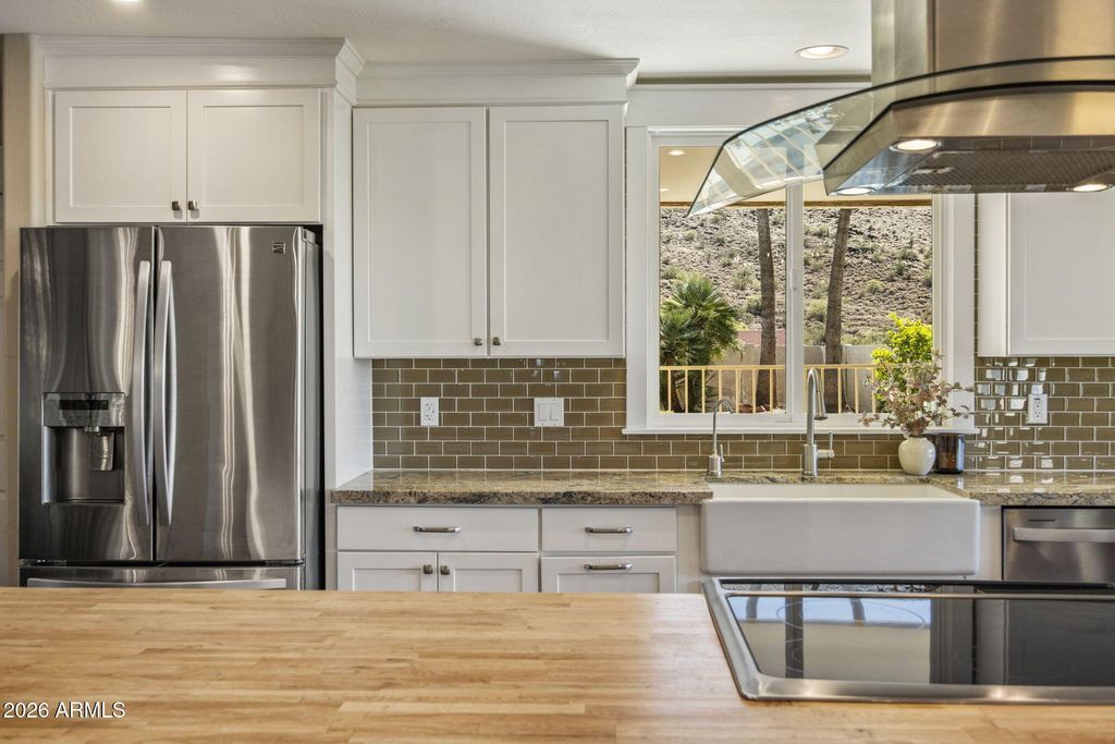 Image 11 of property listing at 12802 N 8TH Avenue, Phoenix, AZ 85029