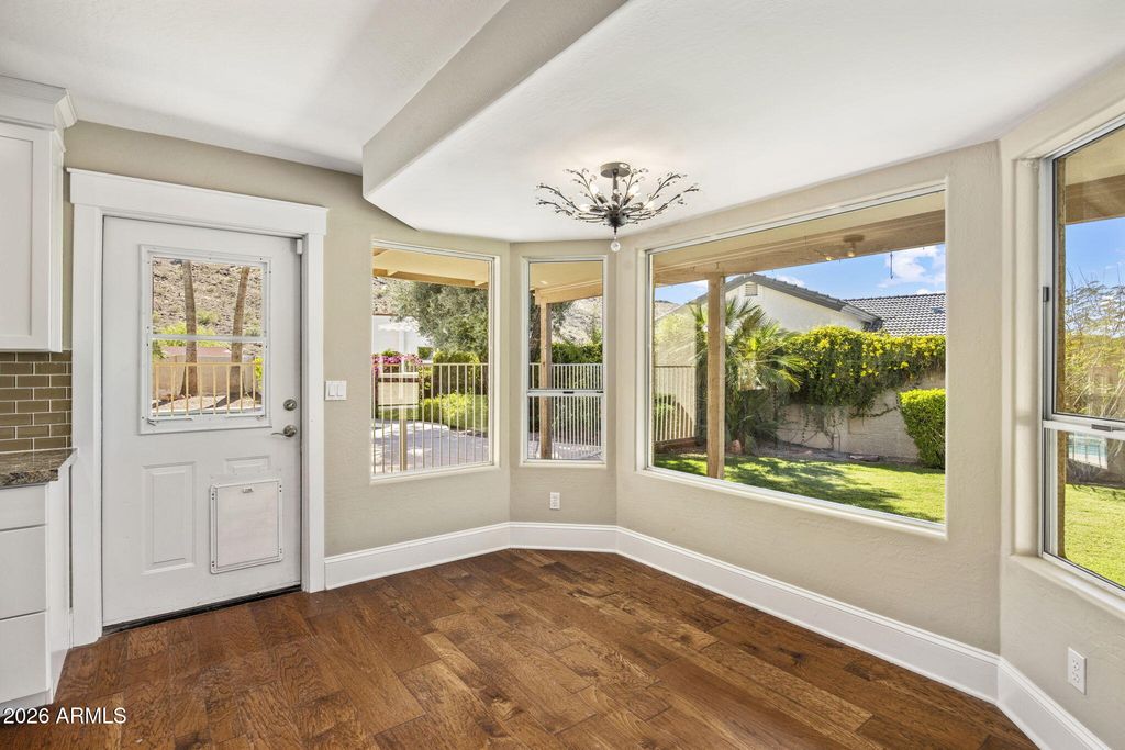 Image 13 of property listing at 12802 N 8TH Avenue, Phoenix, AZ 85029