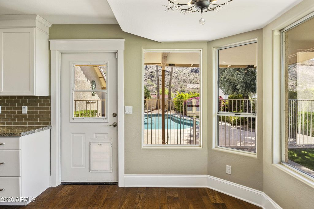 Image 14 of property listing at 12802 N 8TH Avenue, Phoenix, AZ 85029