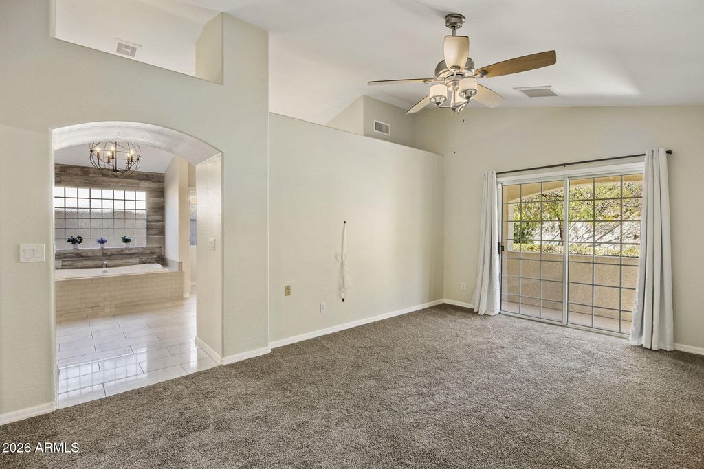 Image 19 of property listing at 12802 N 8TH Avenue, Phoenix, AZ 85029