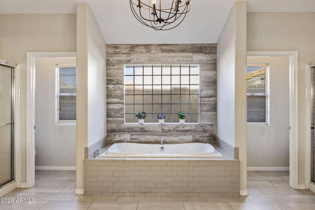 Image 20 of property listing at 12802 N 8TH Avenue, Phoenix, AZ 85029