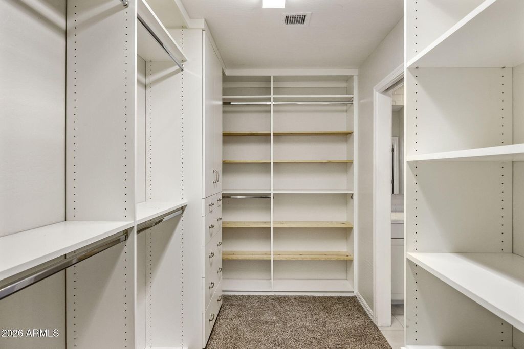 Image 24 of property listing at 12802 N 8TH Avenue, Phoenix, AZ 85029