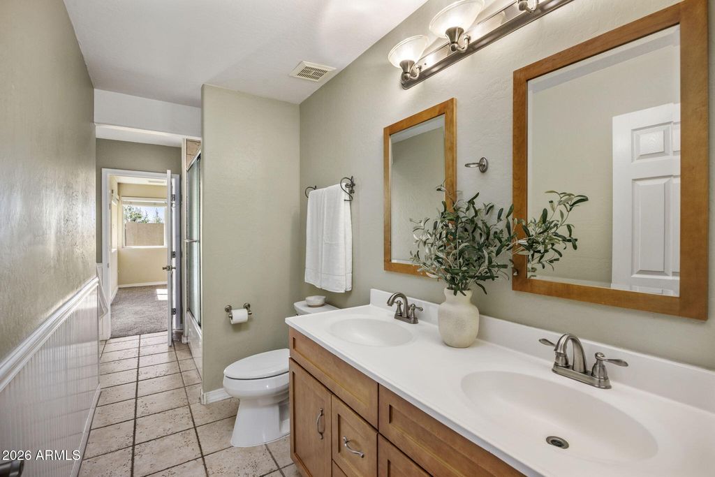 Image 29 of property listing at 12802 N 8TH Avenue, Phoenix, AZ 85029