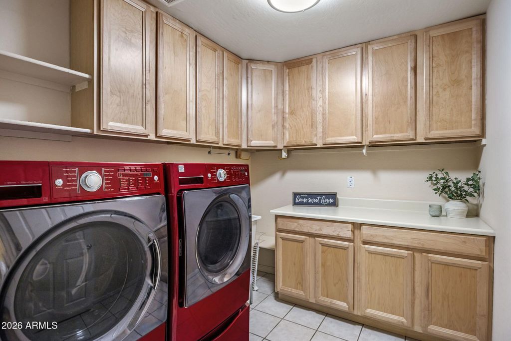 Image 31 of property listing at 12802 N 8TH Avenue, Phoenix, AZ 85029