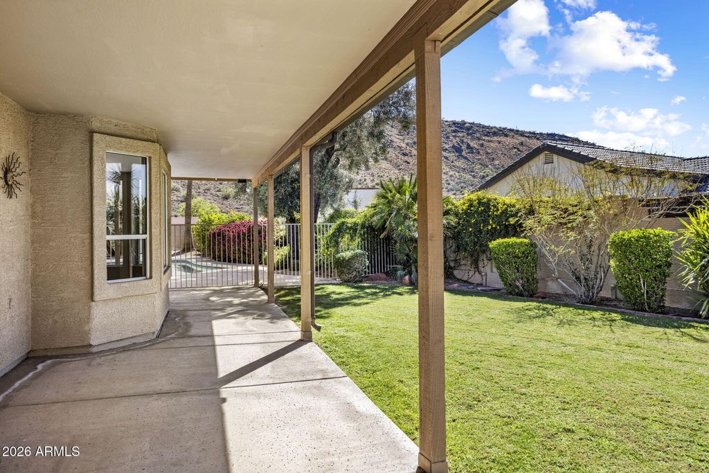 Image 32 of property listing at 12802 N 8TH Avenue, Phoenix, AZ 85029