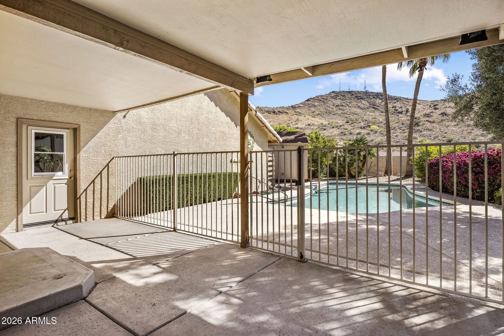 Image 33 of property listing at 12802 N 8TH Avenue, Phoenix, AZ 85029