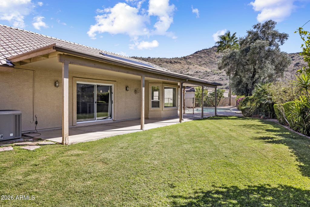 Image 4 of property listing at 12802 N 8TH Avenue, Phoenix, AZ 85029