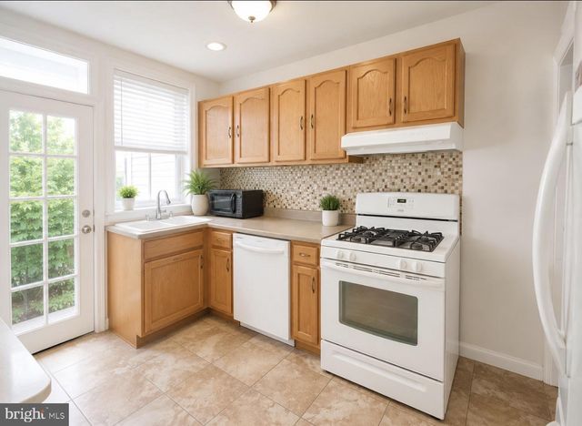 7031 LINCOLN DR, Philadelphia, PA 19119
