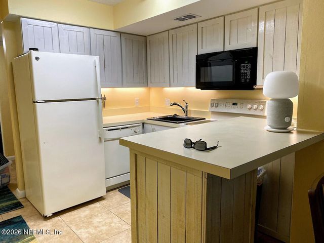 10 N 11TH Avenue N 102, Jacksonville Beach, FL 32250