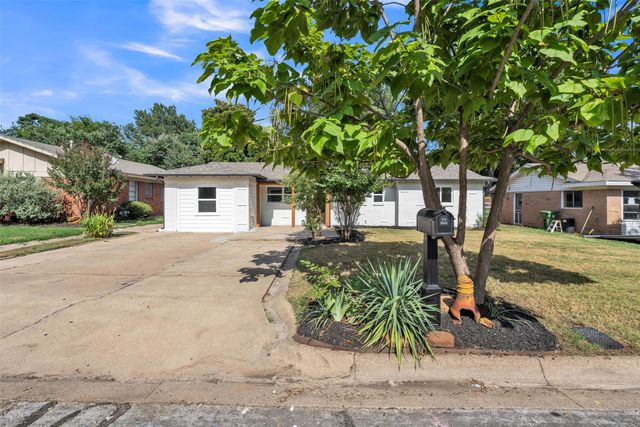 408 Simmons Drive, Hurst, TX 76053