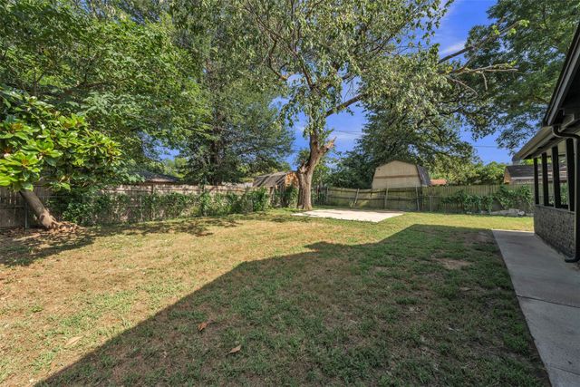 408 Simmons Drive, Hurst, TX 76053