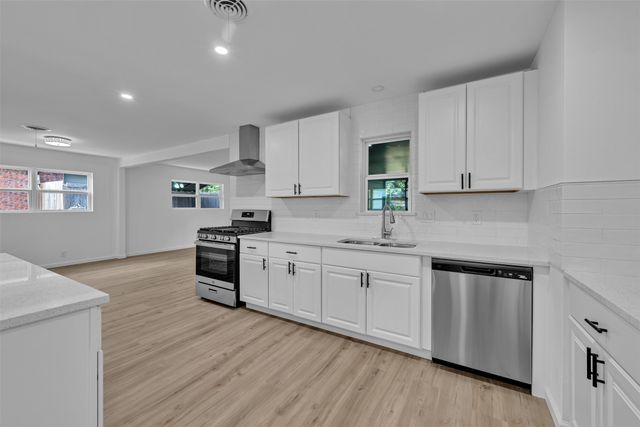 408 Simmons Drive, Hurst, TX 76053