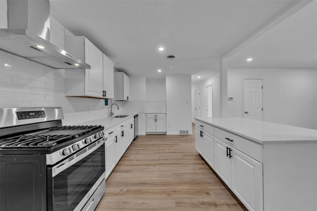 408 Simmons Drive, Hurst, TX 76053