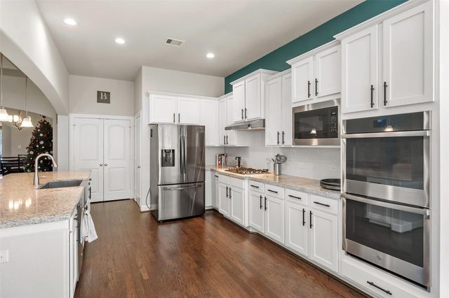 3022 Tranquility Lake Estates Boulevard, Pearland, TX 77584