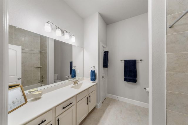 3022 Tranquility Lake Estates Boulevard, Pearland, TX 77584